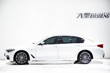 楚雄二手宝马5系 2018款 530Li 2.0T 手自一体 尊享版 M运动套装